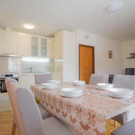 Dagulo Apartment Primosten