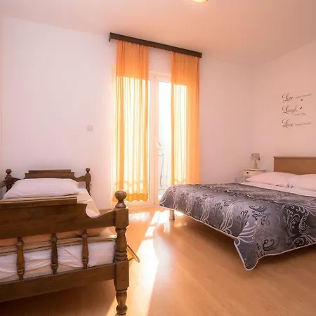 Apartment Dagulo Primosten